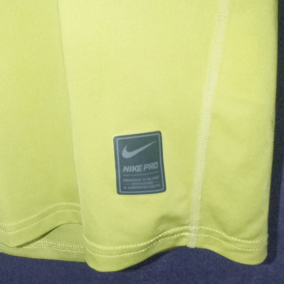 Nike pro training shirt - Picture 2 of 4